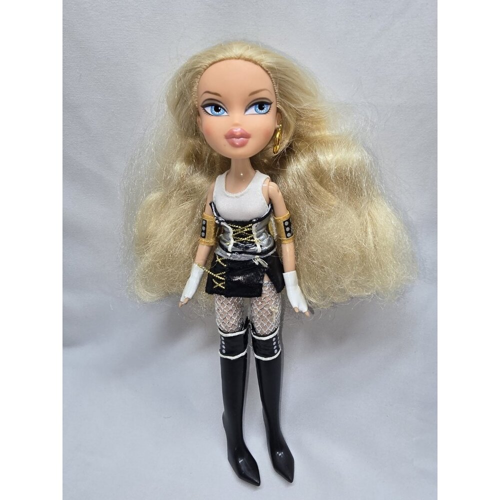 Bratz Dance Crewz Cloe Doll 2009 MGA- READ INFO